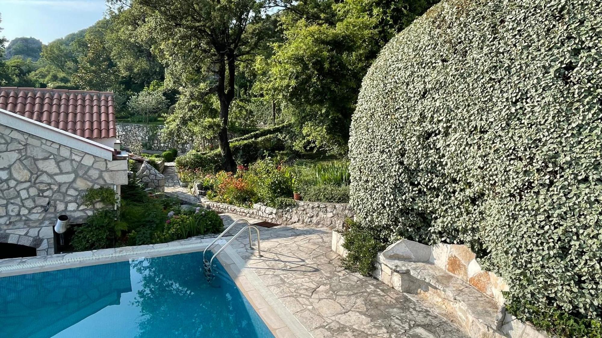 House In The Mountains Near Budva Bagian luar foto