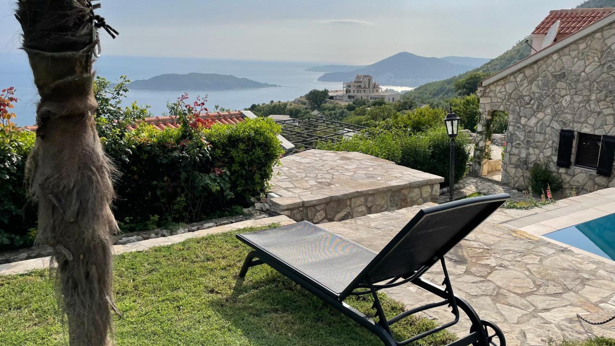 House In The Mountains Near Budva Bagian luar foto