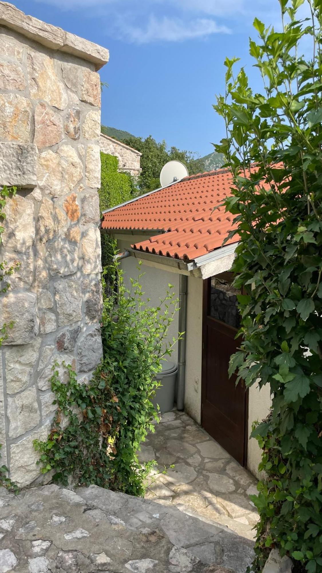 House In The Mountains Near Budva Bagian luar foto