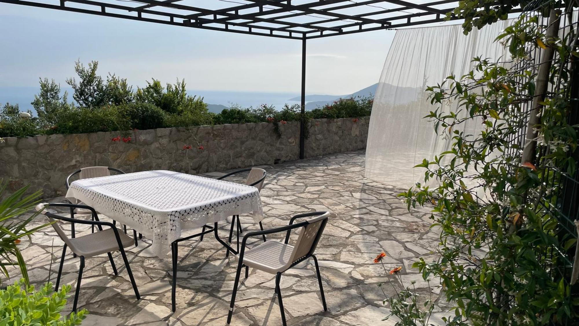 House In The Mountains Near Budva Bagian luar foto