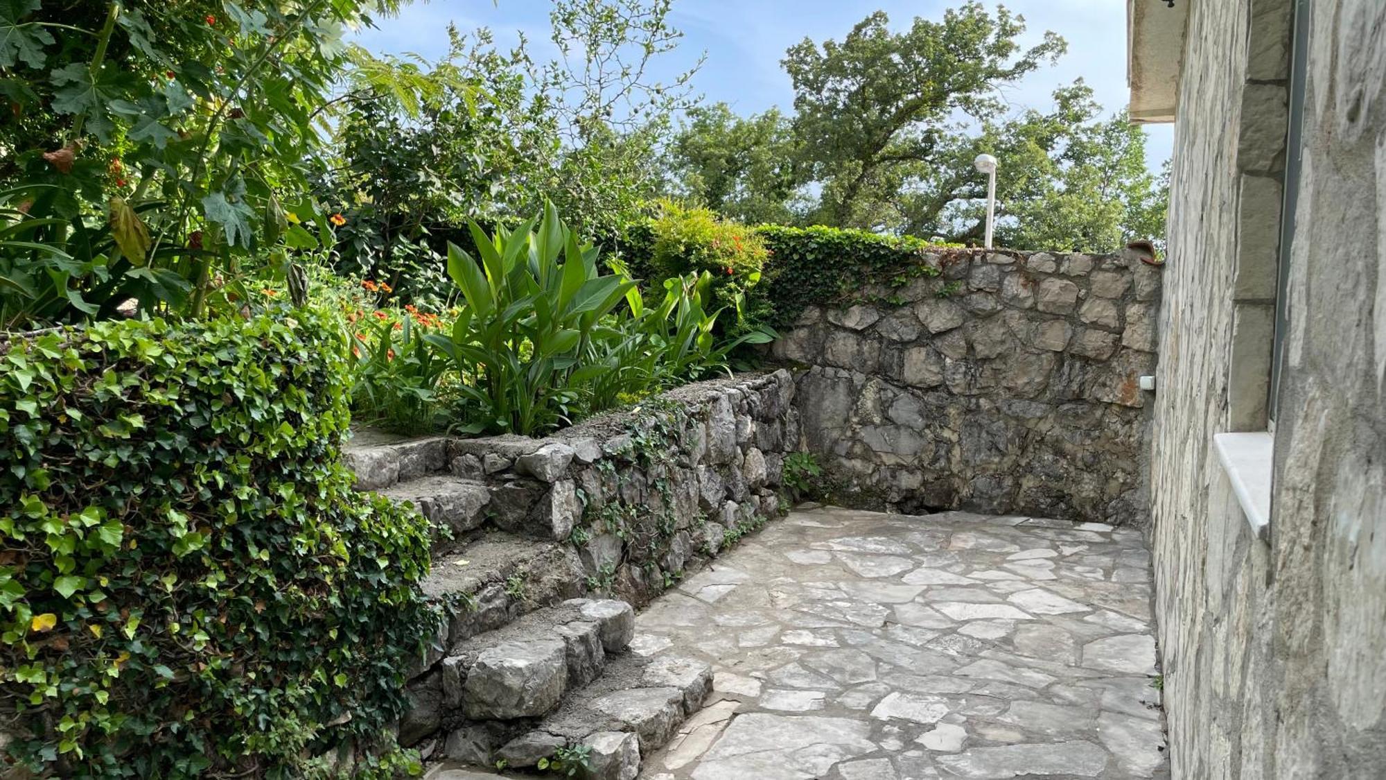 House In The Mountains Near Budva Bagian luar foto
